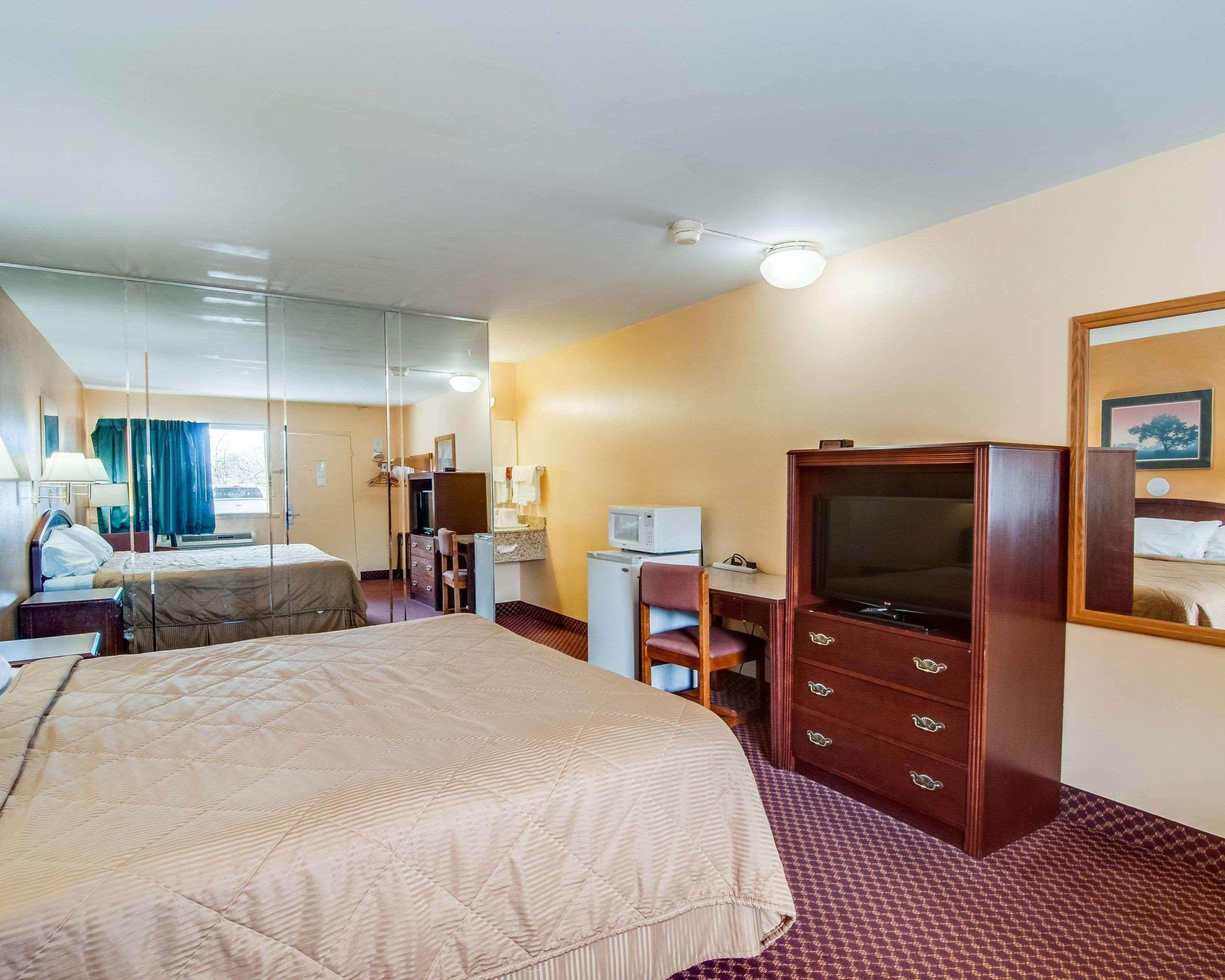 Econo Lodge Near Bluefield College Exteriör bild