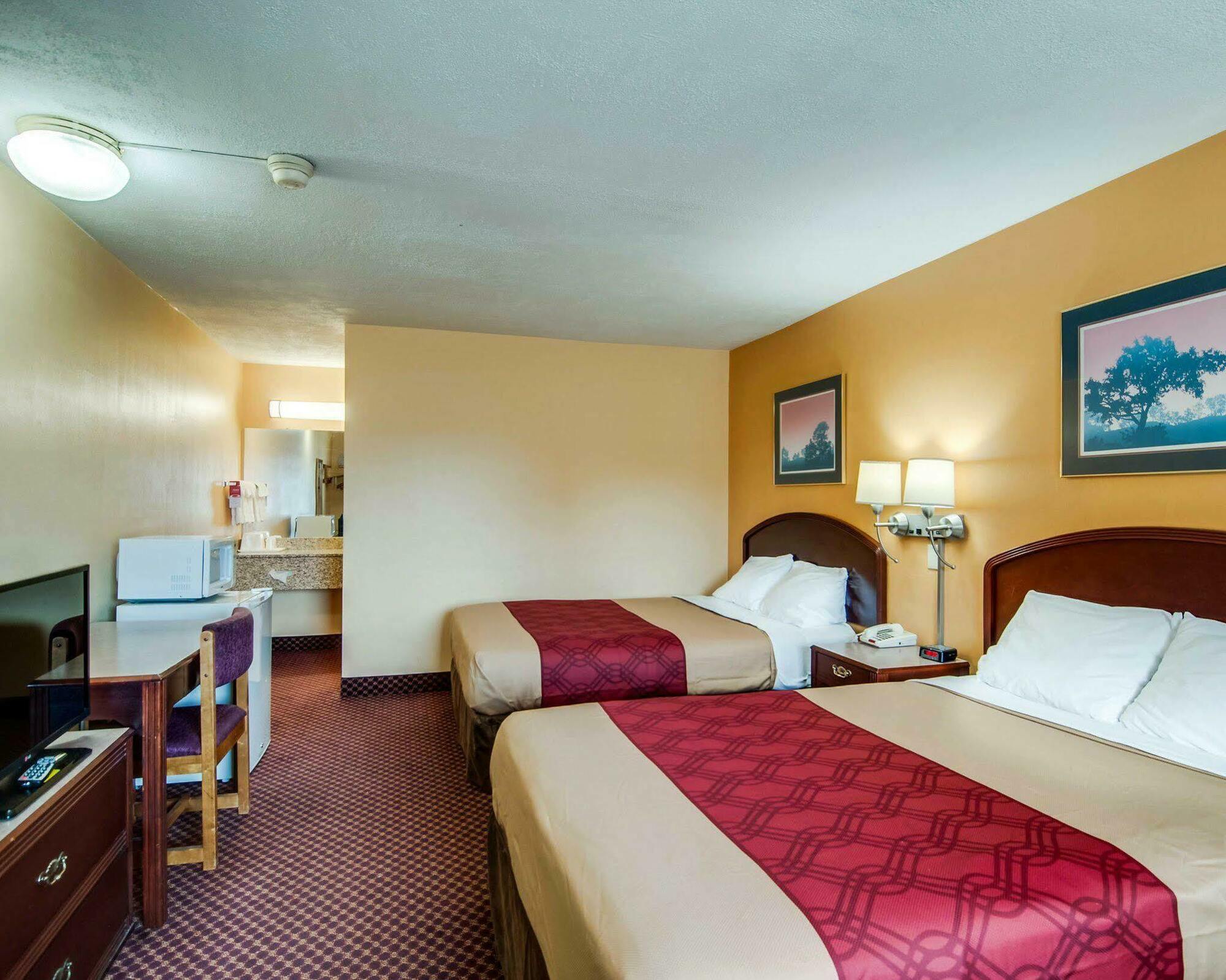 Econo Lodge Near Bluefield College Exteriör bild